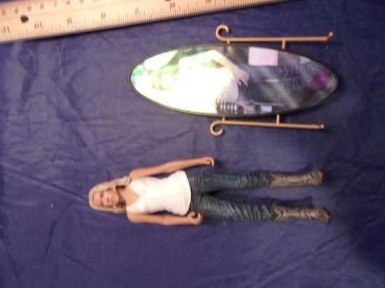 Picture of 2008 mezco heroes niki sanders incomplete