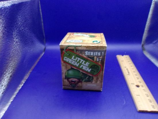 Picture of 2017 little green man random box series 1 new