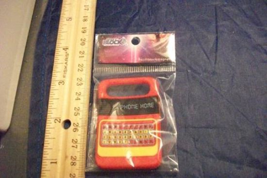 Picture of 2020 scifi block magnet et phone home