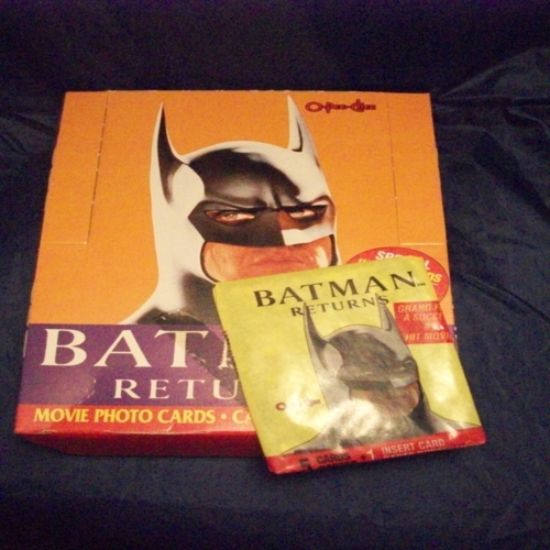 Picture of 1992 batman returns trading cards pack